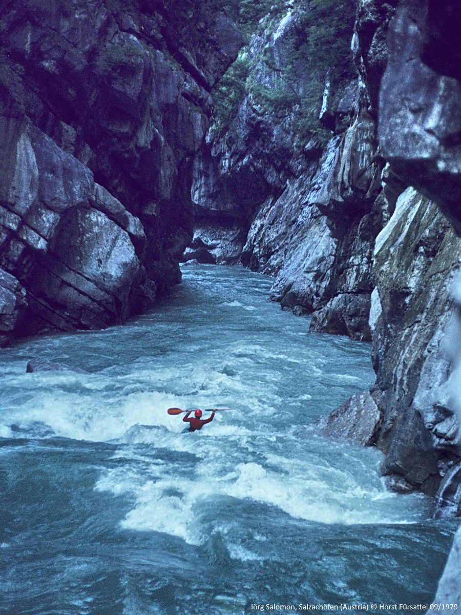 Jörg Salomon am Eingang der Klamm. Salzachöfen, Salzach, Austria, Kajak, 1979