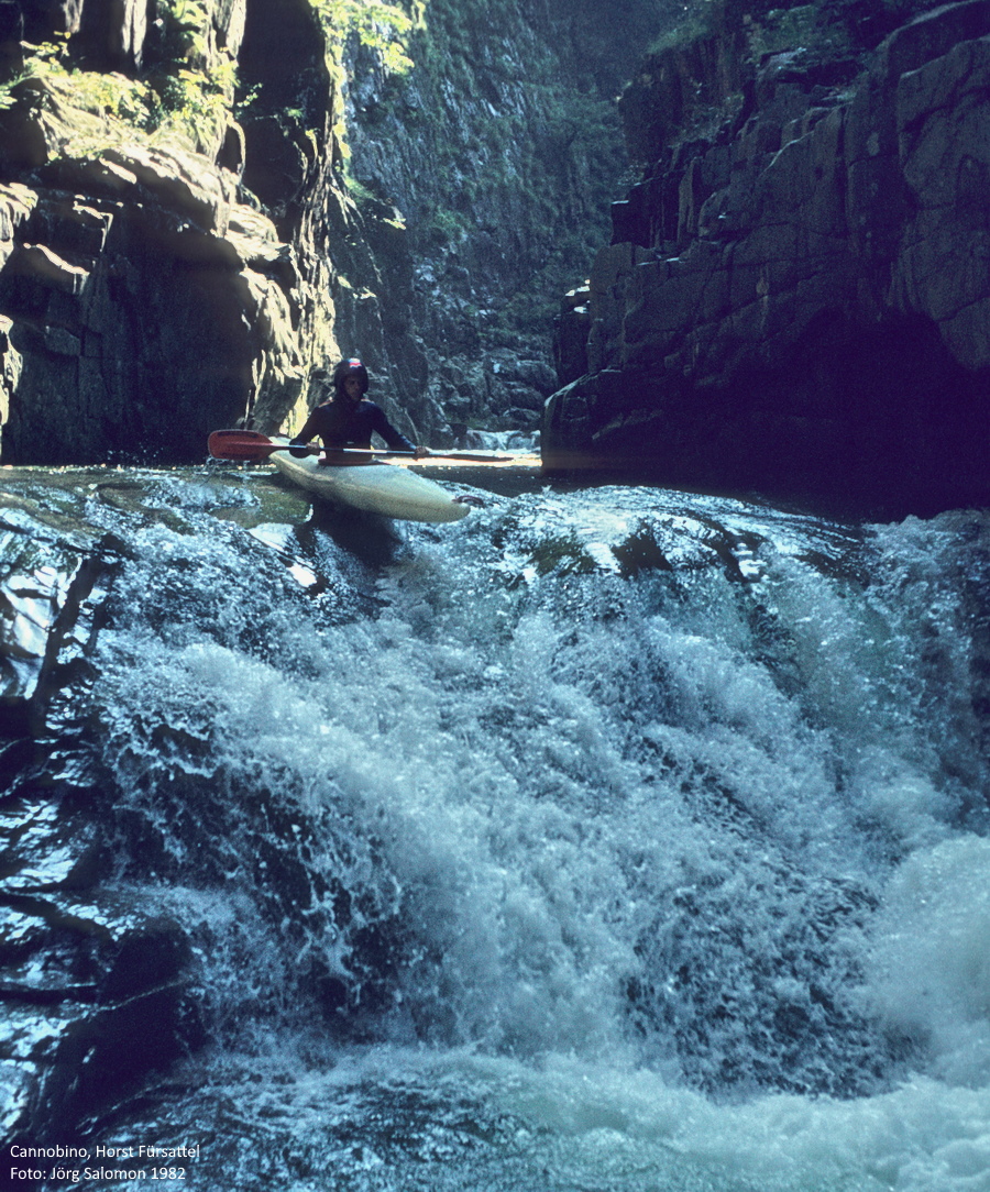 Paddler in der Cannobino Schlucht