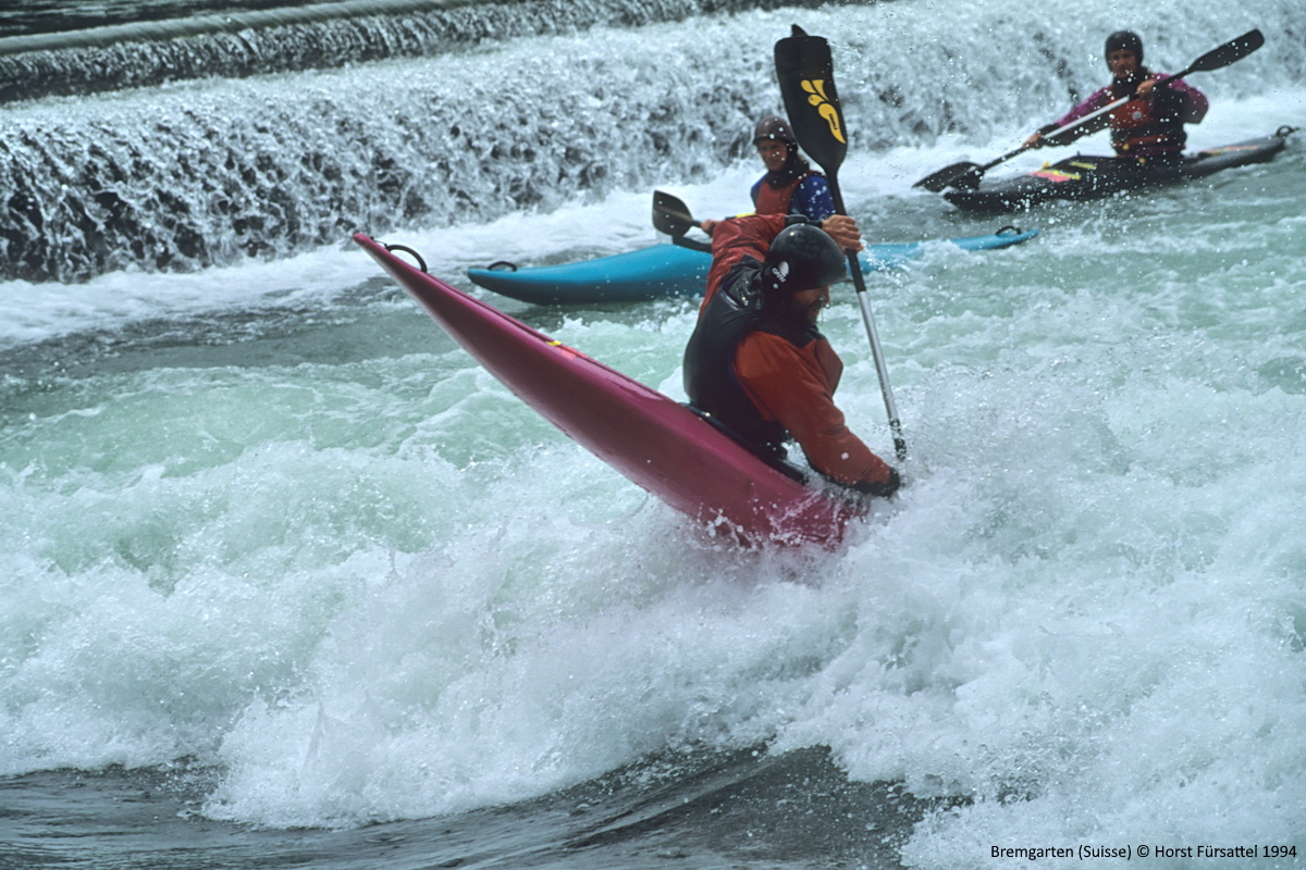 Kayak Freestyle-Weltmeister Jan Kellner beim Reuss-Rodeo in Bremgarten