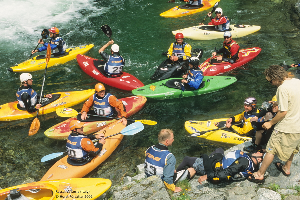 Teva Tour 2002, Rassa, Valsesia, Italy: Ben Brown, Francesco Salvato, Corran Addison, Olaf Obsommer, Arnd Schäftlein, Olli Grau, Uwe Kittelberger, Jens Klatt, Allan Ellard, David Arnaud, Erik Martinsen, Simon Westgarth, Andy Philips, Mike Abott