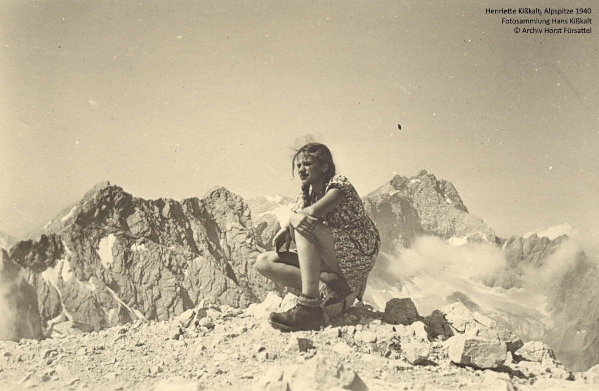 Henriette Fürsattel. Alpsitze 1940. Hintergrund Zugspitze, Jubiläumsgrat.